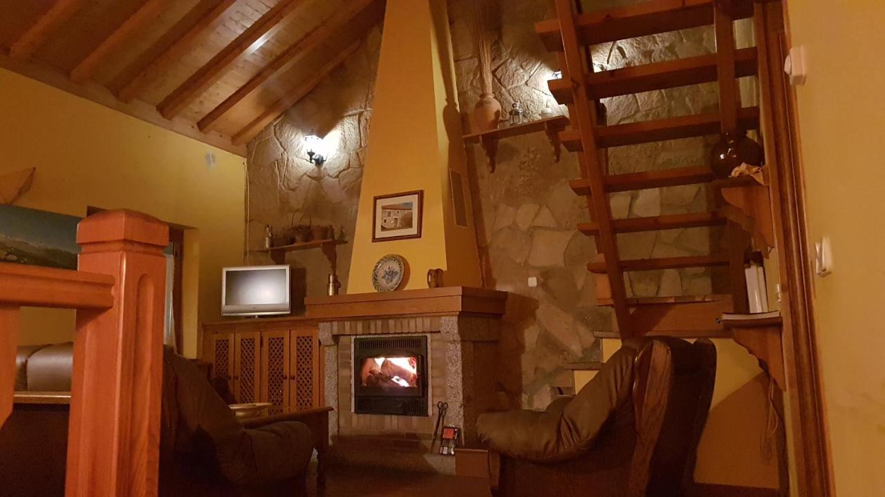 Гостевой дом Casa Rural El Casillo Del Abuelo Goyo Наварредонда-де-Гредос Экстерьер фото